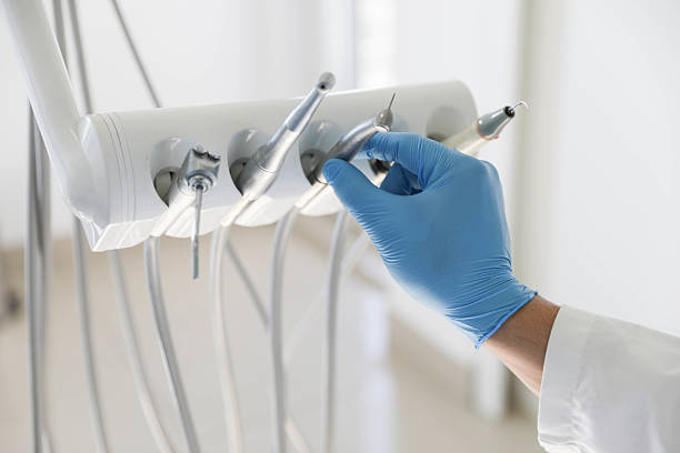 Professional Wisdom Tooth Removal technician working in Maud, TX